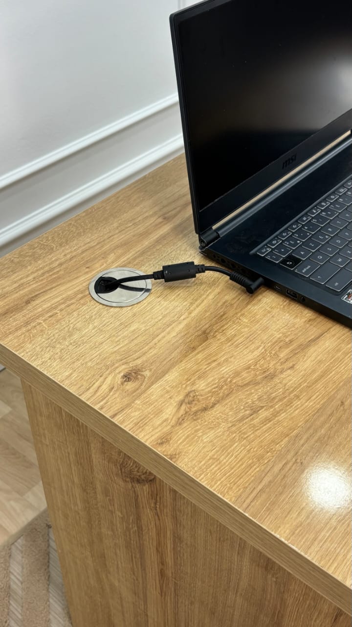 Bureau – Design moderne avec 3 tiroirs de rangement