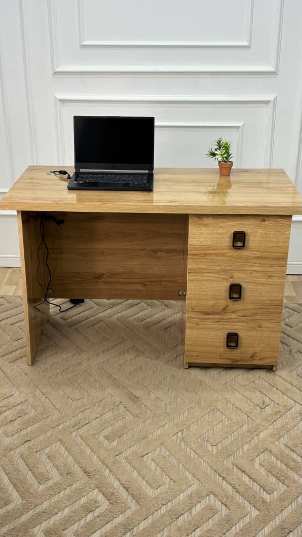 Bureau – Design moderne avec 3 tiroirs de rangement